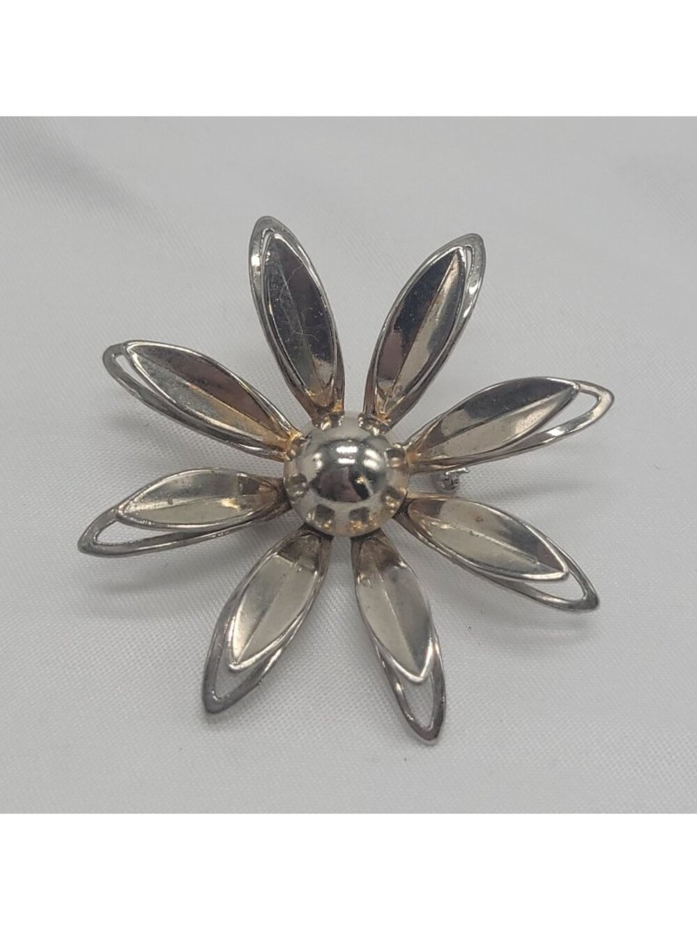 Vintage Silver Daisy Flower Power Brooch Pin Open Petal Design 2"